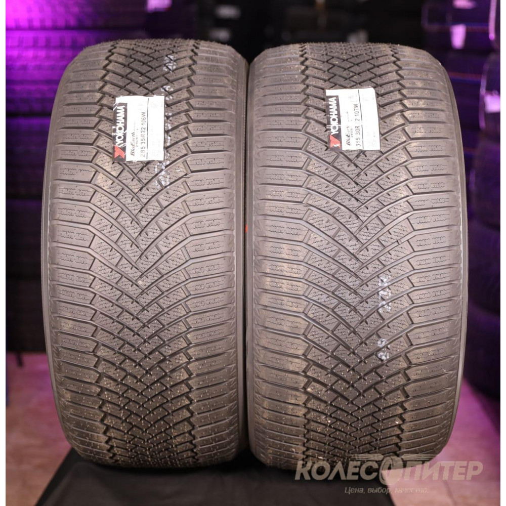 Комплект шин Yokohama BluEarth Winter V906 315/30 R22 107W Yokohama  BluEarth Winter V906 285/35 R22 106W