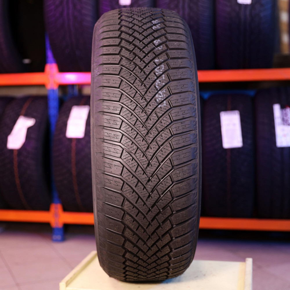 Yokohama BluEarth Winter V906 245/40 R18 97W зимняя