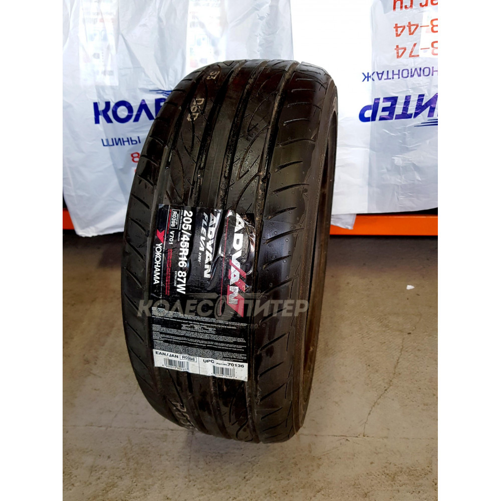 Yokohama Advan Fleva V701 215/45 R18 93W летняя
